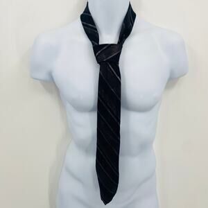 Chic Wearhouse Black and Gray Necktie - 64 Inch